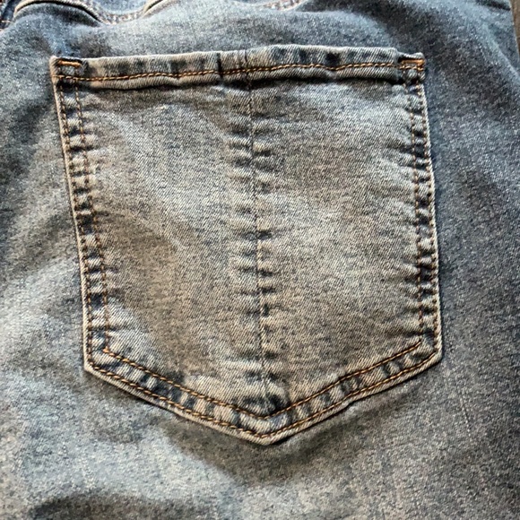 Signature Studio Jeans, Size 16 NWOT - Picture 8 of 11